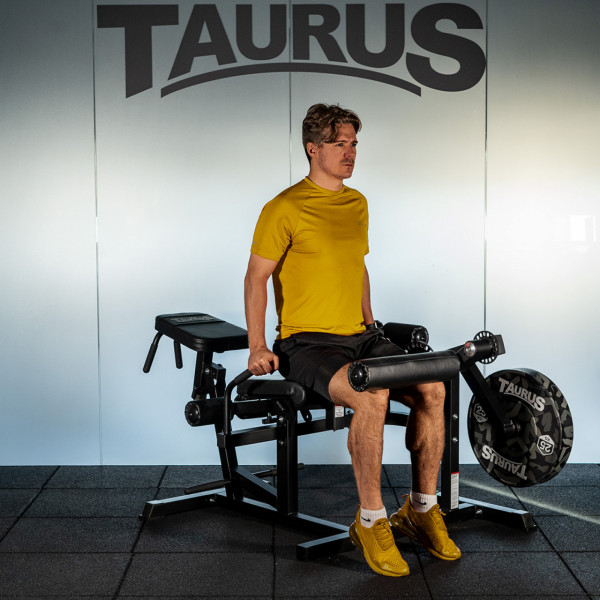 Elevaciones de gemelos con el multientrenador Taurus 4 en 1